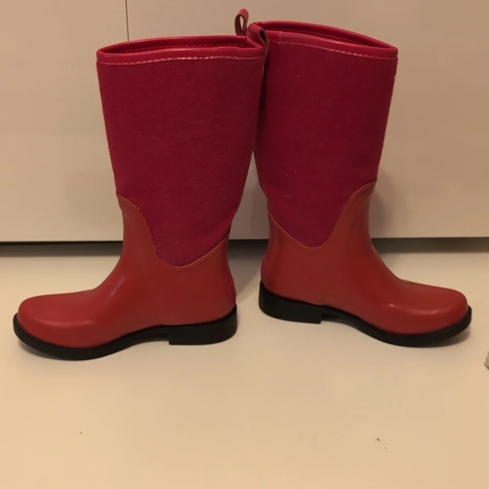 UGG Australia Wendell Reignfall Red on Red Lined Women’s US 7
